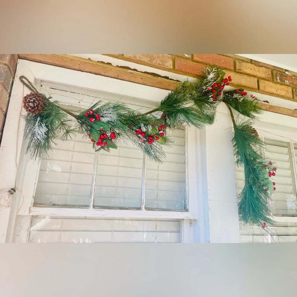 Snowy Long Needle Pine & Berry Garland 5 ft